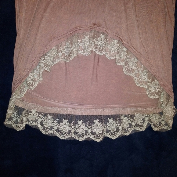 POL Distressed Pinkish Tan Tunic with Lace - Picture 7 of 10